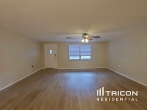 43 Lake Shore Dr in Palm Harbor, FL - Building Photo - Building Photo