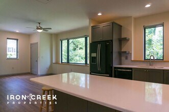 11 Hilltopia Rd in Asheville, NC - Building Photo - Building Photo