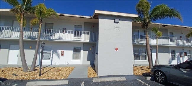 property at 3705 Country Club Blvd