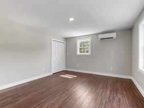 84 Old Lake Shore Rd in Gilford, NH - Building Photo - Building Photo