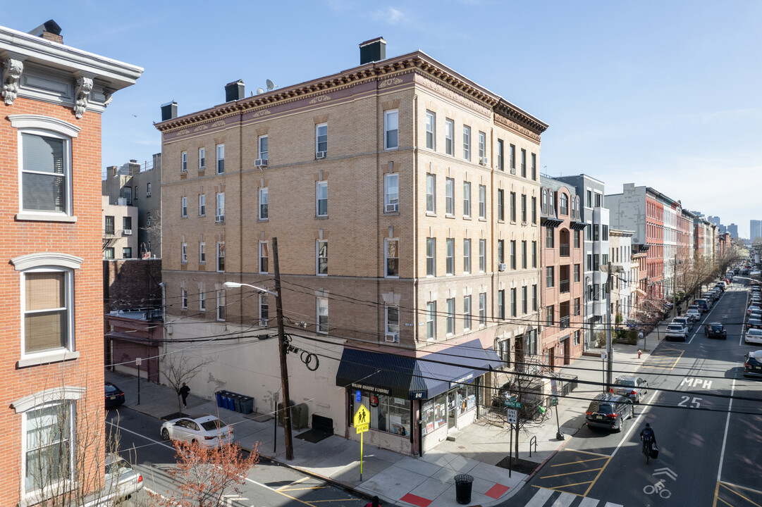 841 Willow Ave in Hoboken, NJ - Foto de edificio