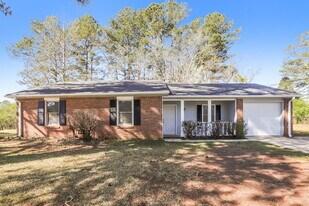 2117 Tiffany Trail in Lithonia, GA - Building Photo