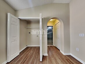 1844 Saga Ct in Middleburg, FL - Foto de edificio - Building Photo