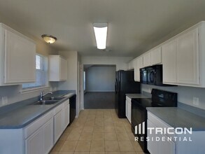 6910 Meadow Bend Dr in Arlington, TX - Building Photo - Building Photo