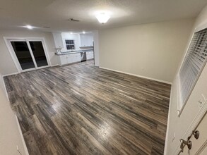 680 N Court St in Bronson, FL - Foto de edificio - Building Photo