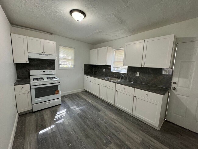 312 Concord Ave in Chester, PA - Foto de edificio - Building Photo