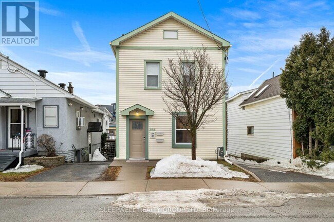 property at 33 Pinhey St