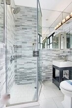 East 105th Street, Unit 1 in New York, NY - Foto de edificio - Building Photo