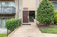 Annandale Gardens Condominium in Annandale, VA - Foto de edificio - Building Photo