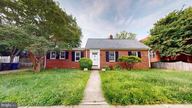 property at 15 E Custis Ave