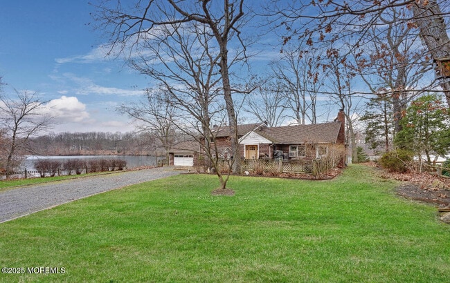 property at 207 Lakeside Ave