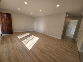 113 S Cedar St in Glendale, CA - Building Photo - Building Photo