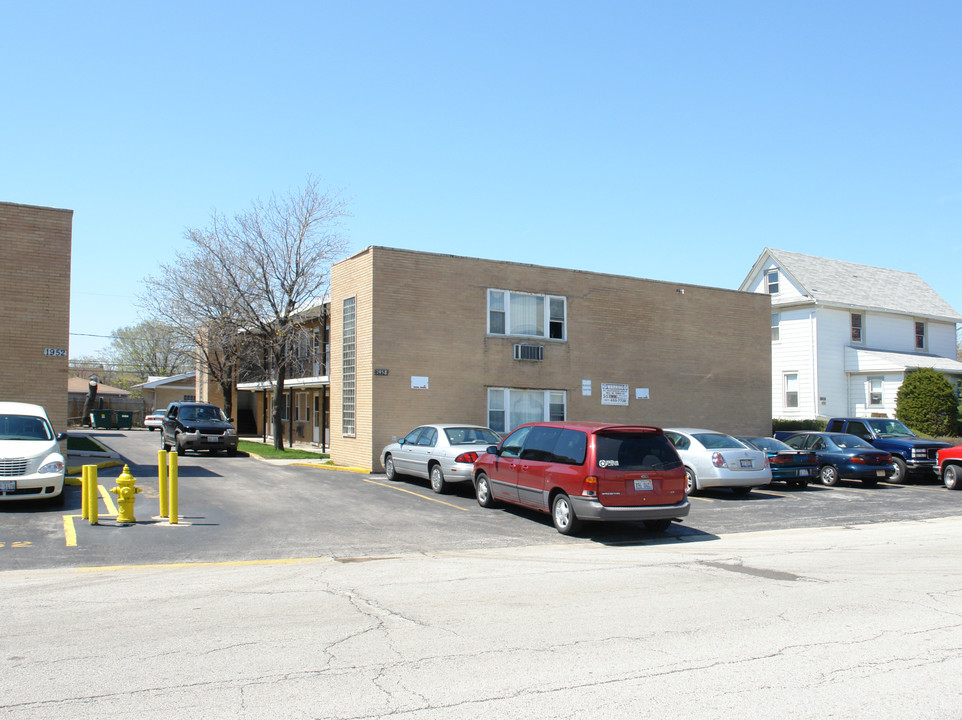 1958 N 17th Ave in Melrose Park, IL - Foto de edificio