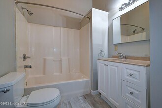 1216 S 1st St, Unit 3 in Louisville, KY - Building Photo - Building Photo