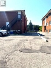 106 Chandler Dr in Kitchener, ON - Building Photo - Building Photo
