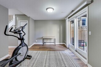 2305 W Thomas St in Chicago, IL - Building Photo - Building Photo