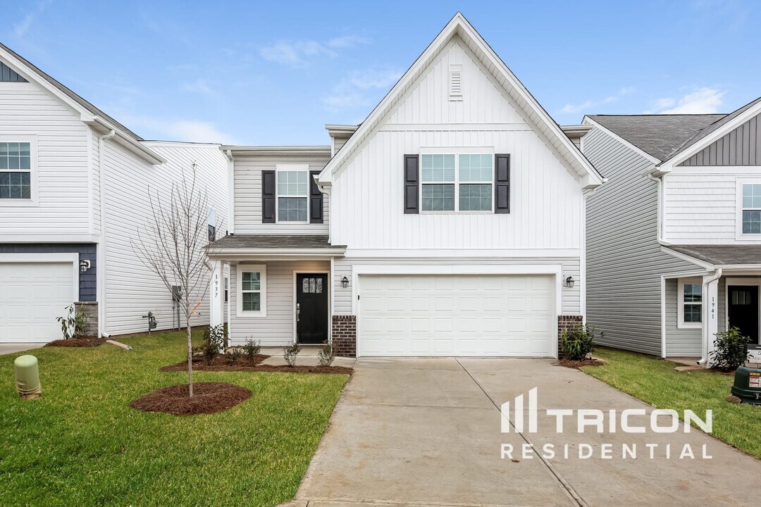 1937 Landrow Ln in Boiling Springs, SC - Building Photo