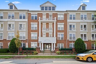 1002 Elmcroft Blvd in Rockville, MD - Building Photo