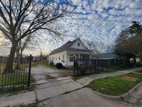 1905 Chapman St in Houston, TX - Foto de edificio - Building Photo