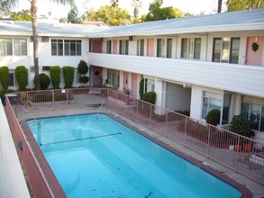 Prospect Apartments in South Pasadena, CA - Foto de edificio - Building Photo