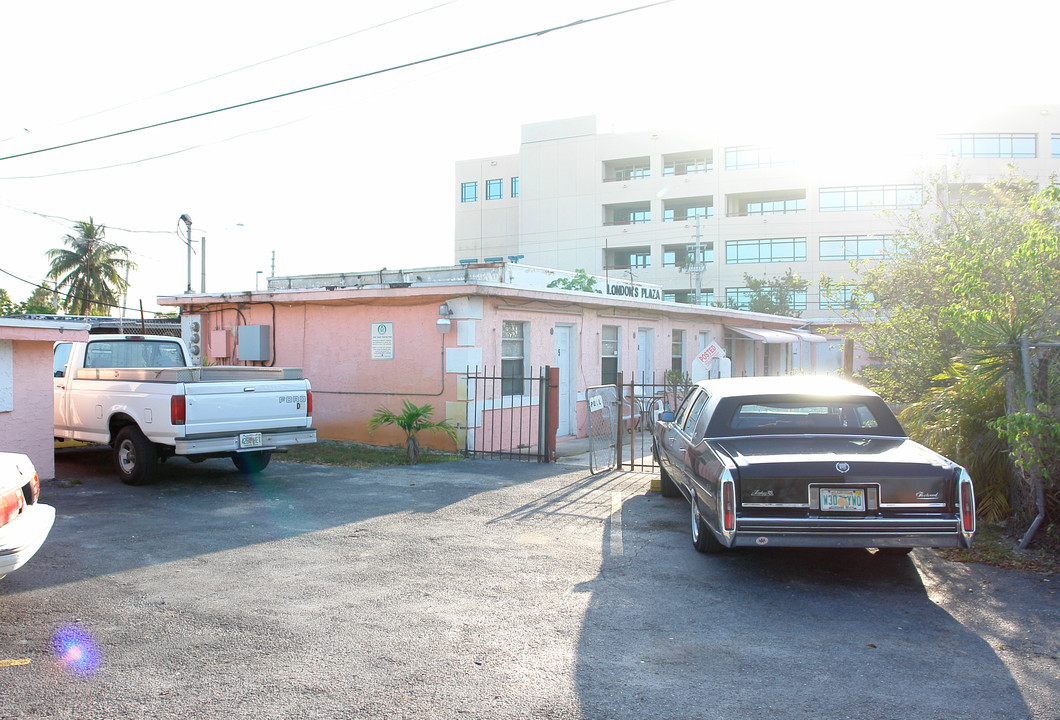 13 NW 27th Ave in Fort Lauderdale, FL - Building Photo