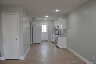 8344 Woodgrove Dr in Dayton, OH - Building Photo - Building Photo