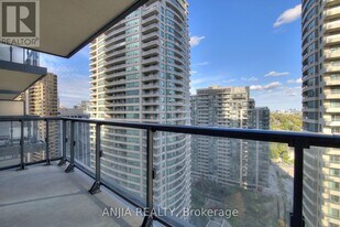 4955 Yonge St in Toronto, ON - Building Photo