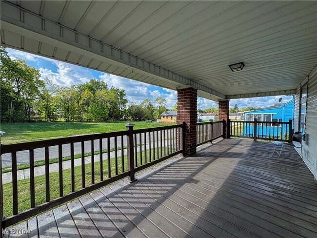 property at 604 W Laclede Ave