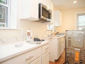 10 Beals St in Brookline, MA - Foto de edificio - Building Photo