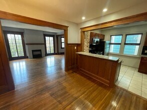 76 Cottage St, Unit Cottage Upper Apartment in Buffalo, NY - Foto de edificio - Building Photo