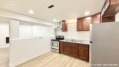 15 Sleepy Hollow Pl in Whitby, ON - Building Photo - Building Photo