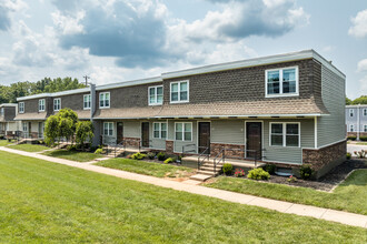 Forest Park Townhomes in Springfield, MO - Building Photo - Building Photo