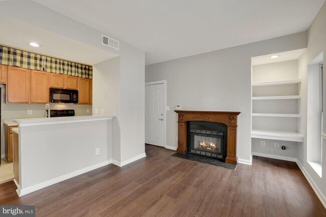 12156 Penderview Terrace-Unit -1227 in Fairfax, VA - Foto de edificio - Building Photo