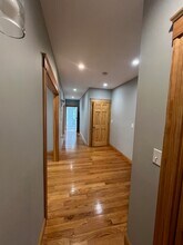 152 Winchester St, Unit 1 in Brookline, MA - Foto de edificio - Building Photo