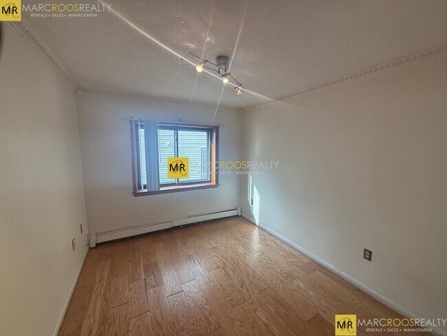 1030 Bennington St in Boston, MA - Building Photo - Building Photo
