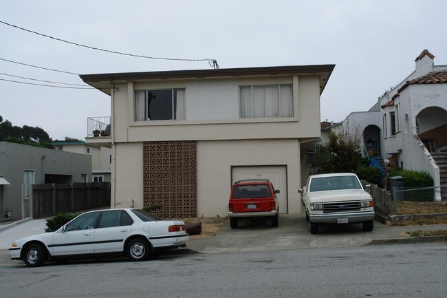 224 Santa Dominga Ave in San Bruno, CA - Building Photo - Building Photo