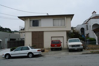 224 Santa Dominga Ave in San Bruno, CA - Foto de edificio - Building Photo