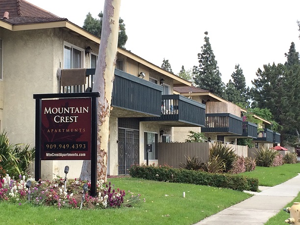 Mountain Crest Apartments in Upland, CA - Foto de edificio