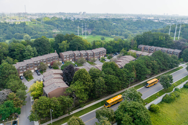 1-76 Windy Golf Way in Toronto, ON - Building Photo - Building Photo