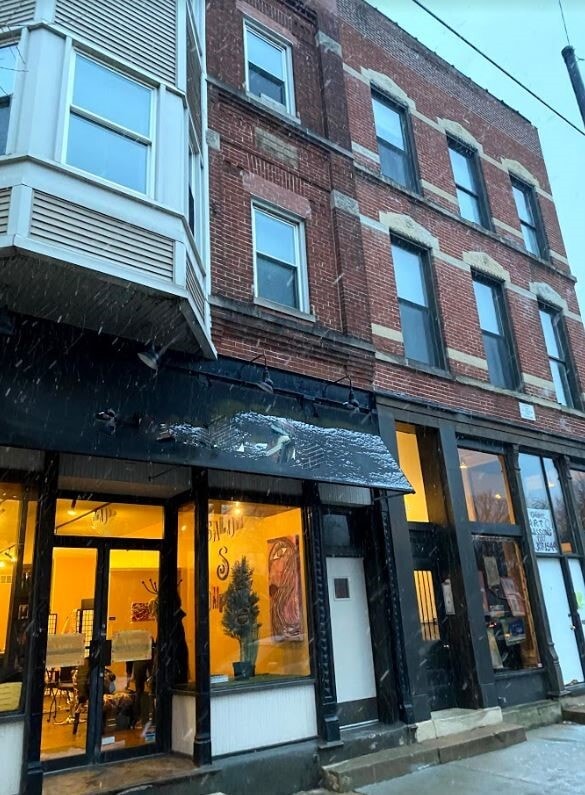 1123 W Webster Ave