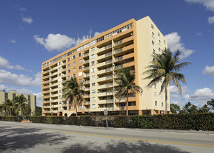 Plaza of Westland Condominium in Hialeah, FL - Building Photo - Building Photo