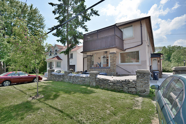 14-18 Bonnyview Dr in Toronto, ON - Building Photo - Building Photo