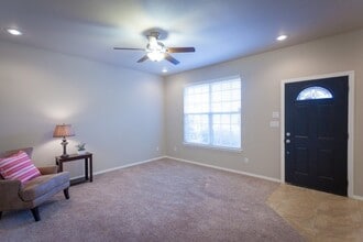 302 Sherrill Ln in Roswell, NM - Building Photo - Building Photo