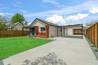 1009 Genova St in Houston, TX - Building Photo - Building Photo