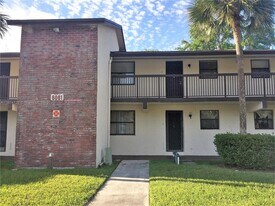 6061 Shaker Wood Cir in Tamarac, FL - Building Photo