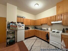 81 Essex St, Unit 22 in Boston, MA - Building Photo