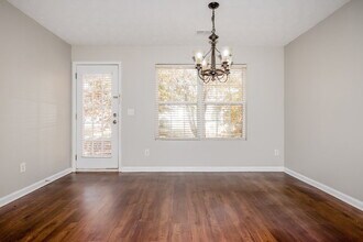 717 Douglass Cir in Mcdonough, GA - Foto de edificio - Building Photo