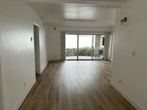 8346 Manitoba St, Unit 4 in Playa Del Rey, CA - Foto de edificio - Building Photo