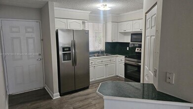 6115 NW 186th St in Hialeah, FL - Building Photo - Building Photo