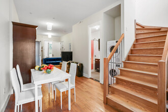 30 Meserole St in Brooklyn, NY - Building Photo - Building Photo